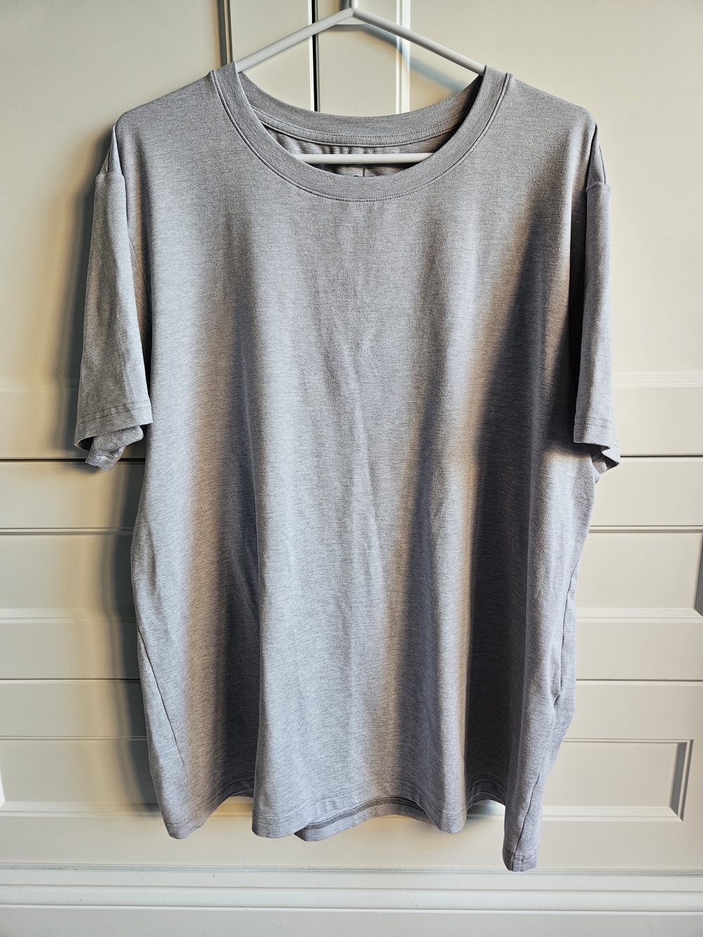 ALO Yoga Men's Short Sleeve Crew Tee - Light Gray